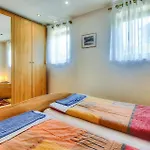 3 Bedroom Gorgeous In Buje Počitniška hiša