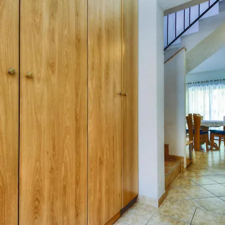 3 Bedroom Gorgeous In Buje