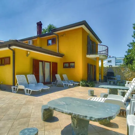 3 Bedroom Gorgeous In Buje Počitniška hiša