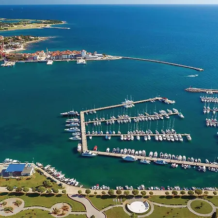 3 Bedroom Gorgeous In Ferienhaus Puce