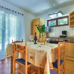 3 Bedroom Gorgeous In Buje Casa de Férias *
