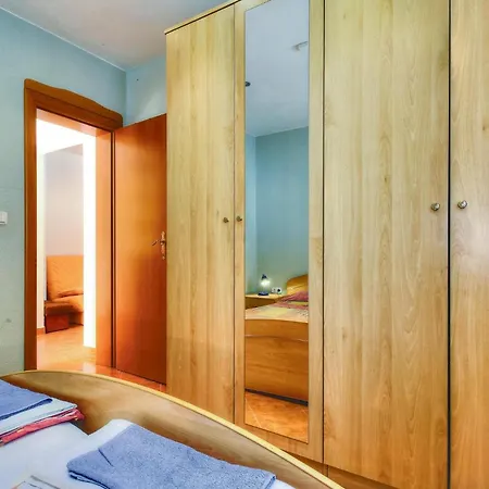 בית נופש 3 Bedroom Gorgeous In Puce