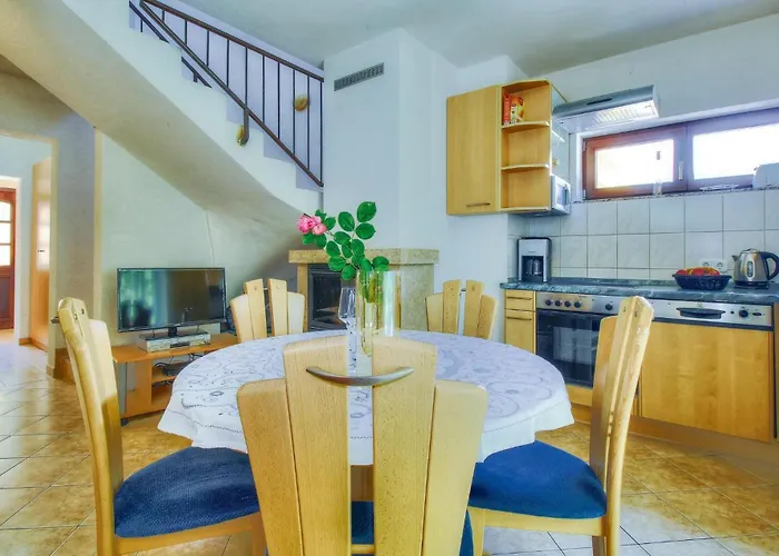 Σπίτι διακοπών 3 Bedroom Gorgeous In Buje Puce
