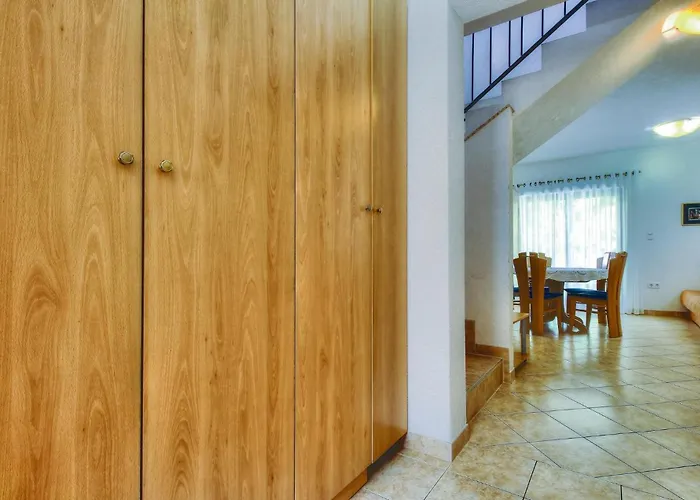 3 Bedroom Gorgeous In Buje